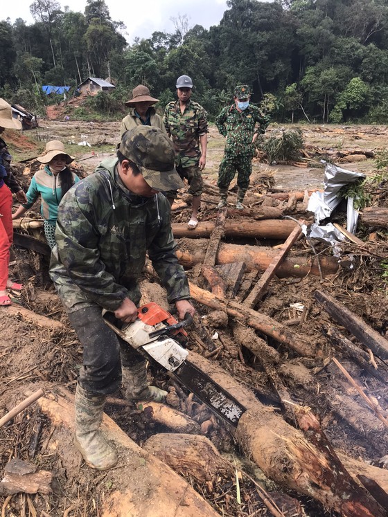 Tạm dừng tìm kiếm người mất tích tại xã Phước Lộc để phòng tránh bão số 10 ảnh 1