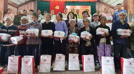 Phó Chủ tịch nước Đặng Thị Ngọc Thịnh thăm và tặng quà hộ nghèo, hộ chính sách tại Quảng Nam ảnh 2