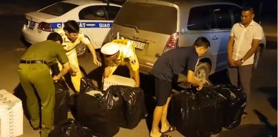 Phát hiện gần 5.000 gói thuốc lá nhập lậu trên cao tốc TPHCM - Trung Lương ảnh 1