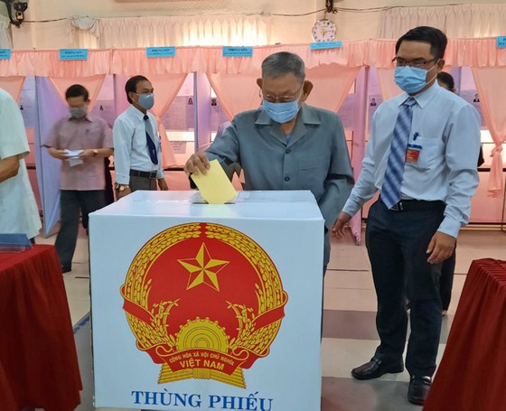 Bầu cử tại cột cờ Hà Nội tại Mũi Cà Mau - điểm cực Nam Tổ quốc ảnh 4