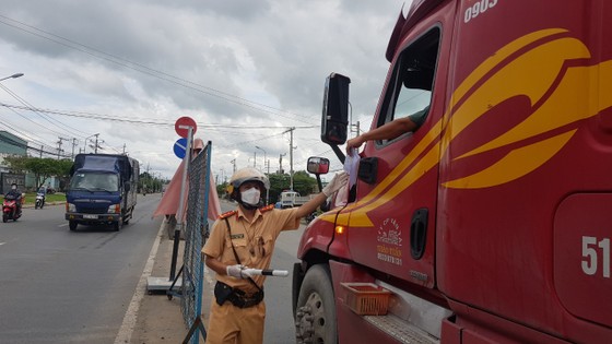 Việc vận chuyển hàng hoá giữa TPHCM và Tiền Giang thuận lợi nhờ áp dụng luồng xanh ảnh 1