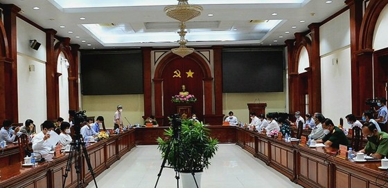 Phó Thủ tướng Vũ Đức Đam: Tiền Giang cần đi từng ngõ, gõ từng nhà, nắm chắc người từ địa phương khác đến tỉnh ảnh 2