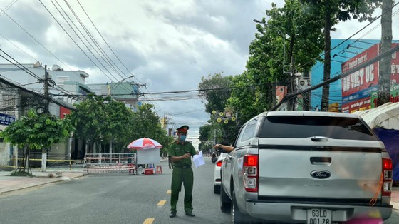 Từ 0 giờ ngày 22-8, người dân TP Tân An (Long An) không được ra ngoài với lý do mua hàng thiết yếu ảnh 3