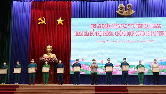 Tri ân đoàn cán bộ y tế tỉnh Bắc Giang hỗ trợ Long An phòng, chống dịch Covid-19 ảnh 2