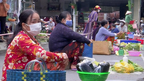 Long An mở lại chợ truyền thống ảnh 10