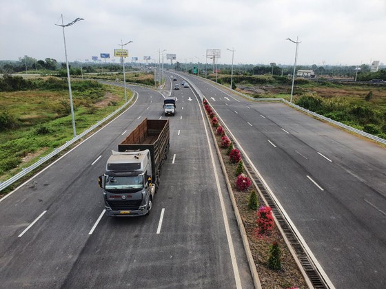 Cao tốc Trung Lương – Mỹ Thuận: Lúng túng ngày đầu thông xe ảnh 4