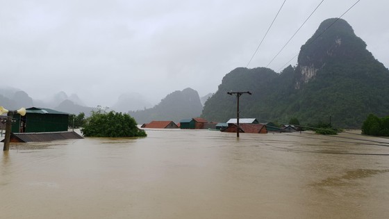 Mưa lớn, lũ dâng ngập Tân Hóa vượt mốc năm 2016 ảnh 5