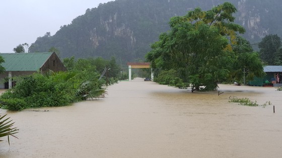 Hơn 12.000 nhà dân ở Quảng Bình ngập nặng ảnh 13