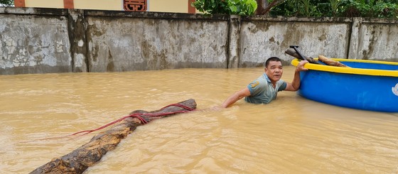 Hơn 12.000 nhà dân ở Quảng Bình ngập nặng ảnh 7