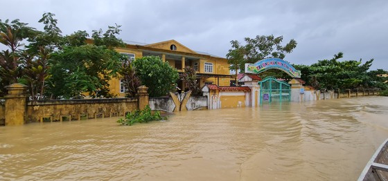 Hơn 12.000 nhà dân ở Quảng Bình ngập nặng ảnh 8
