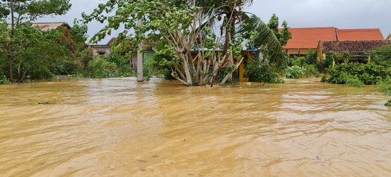 Hơn 12.000 nhà dân ở Quảng Bình ngập nặng ảnh 3