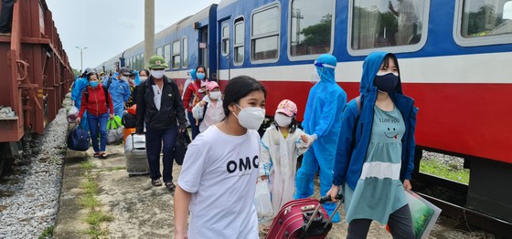Quảng Bình: Đón hàng ngàn người dân về quê bằng tàu hỏa ảnh 2