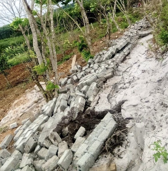 Quảng Bình: Nhiều hộ dân tự nguyện tháo dỡ công trình trái phép chờ đền bù ở dự án cao tốc Bắc - Nam ảnh 2