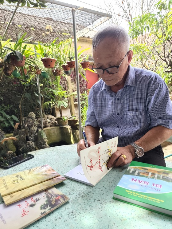 'Nhà báo làng' dấn thân ảnh 1