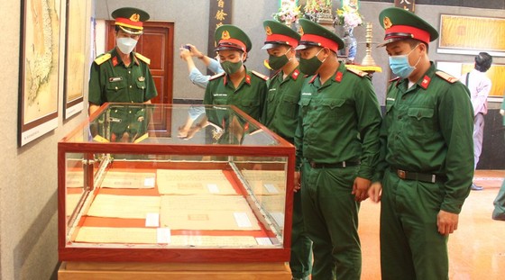 Vĩnh Long khai mạc trưng bày chuyên đề Từ Long Hồ dinh đến tỉnh Vĩnh Long ngày nay ảnh 1