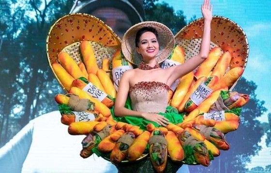 越南選美佳麗獨一無二“民族服飾秀” ảnh 4