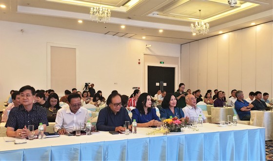 80 cán bộ tuyên giáo, nhà báo, văn nghệ sĩ TPHCM tập huấn về lý luận phê bình văn học nghệ thuật ảnh 2