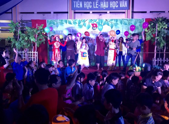 “Hành trình Việt Nam đất nước tôi yêu” mang trung thu đến với trẻ em  Tiền Giang  ảnh 1