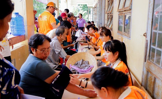 Mang “Áo trắng đến trường” cho 600 học sinh nghèo Cù Lao Dung, Sóc Trăng ảnh 5