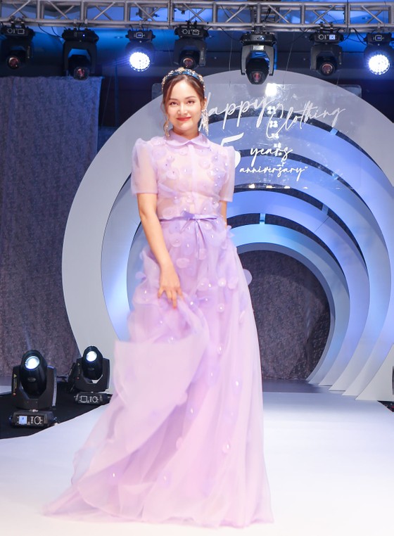 Lan Phương, Phương Oanh, Hương Ly xuất hiện trong show thời trang của NTK Thảo Nguyễn ảnh 2