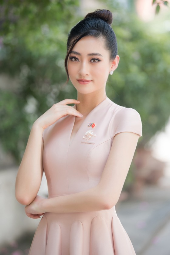 Hoa hậu Lương Thuỳ Linh đồng hành cùng Đại sứ quán Anh phòng, chống buôn bán người ảnh 4