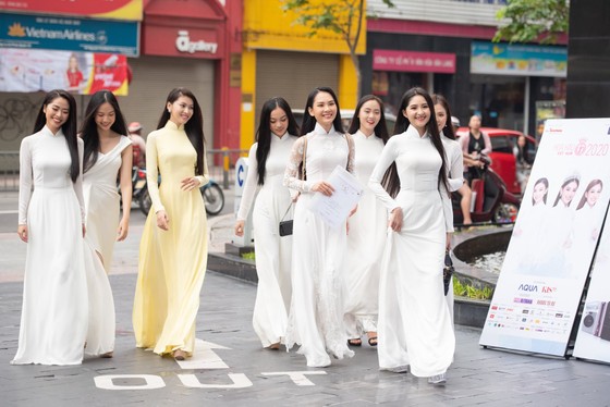 Hoa hậu Đỗ Mỹ Linh, Tiểu Vy thanh lịch tại sơ khảo Hoa hậu Việt Nam 2020 ảnh 2