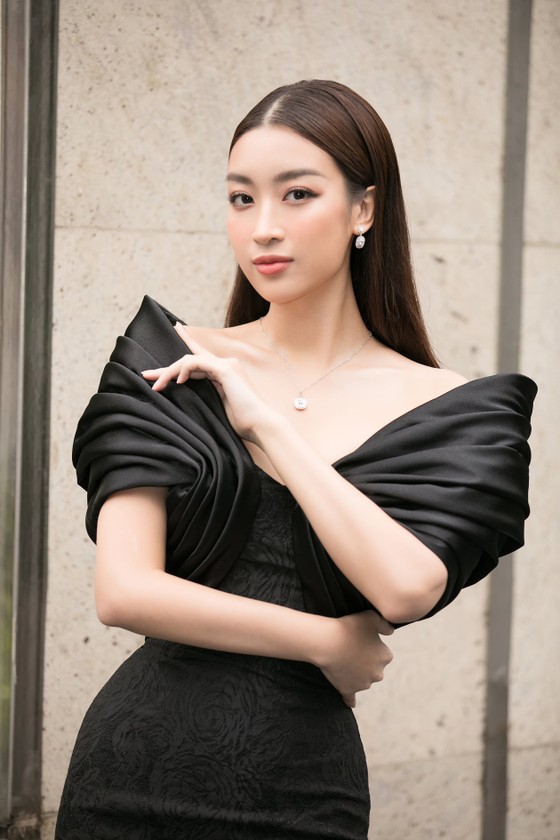 Hoa hậu Đỗ Mỹ Linh, Tiểu Vy thanh lịch tại sơ khảo Hoa hậu Việt Nam 2020 ảnh 4
