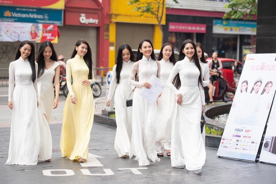 Dàn thí sinh khoe sắc tại Vòng sơ khảo phía Nam Hoa Hậu Việt Nam 2020 ảnh 1