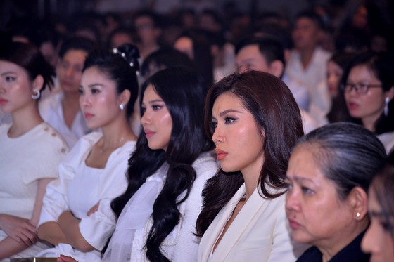 Đông đảo nghệ sĩ đồng hành đêm hội ngộ 'Cảm xúc 30 năm' ảnh 4