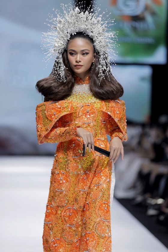 Dàn hoa hậu, á hậu rực rỡ trong Tuần lễ Thời trang Quốc tế Việt Nam 2020 ảnh 18