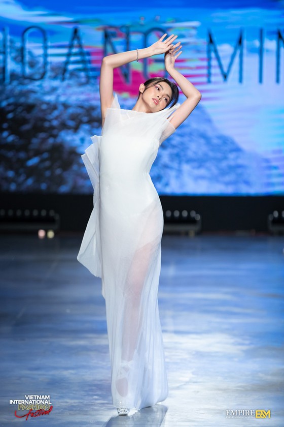 13 nhà thiết kế, 400 người mẫu trình diễn tại Vietnam International Fashion Festival ảnh 14