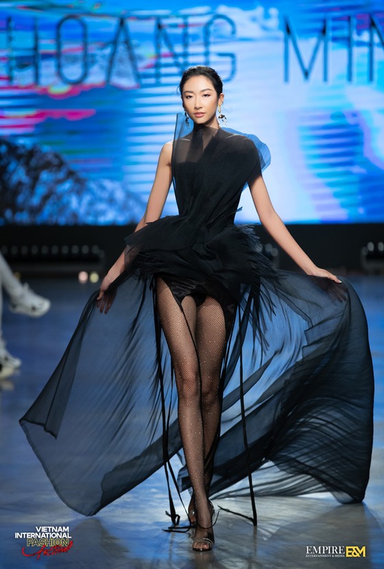13 nhà thiết kế, 400 người mẫu trình diễn tại Vietnam International Fashion Festival ảnh 12