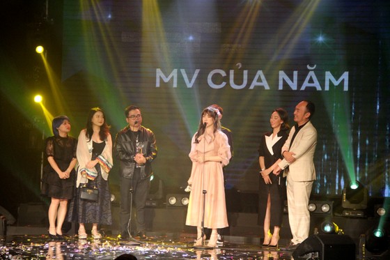 Binz và Amee đoạt giải ca sĩ của năm tại Giải thưởng Làn sóng xanh 2020 ảnh 9