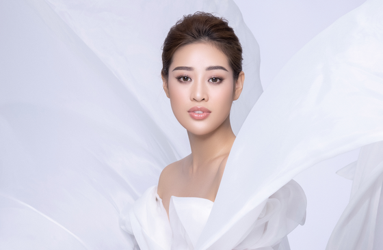 Hoa hậu Khánh Vân kể câu chuyện của những dải lụa  ảnh 1