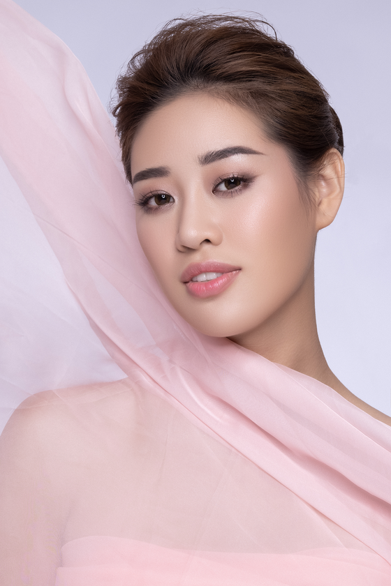 Hoa hậu Khánh Vân kể câu chuyện của những dải lụa  ảnh 5