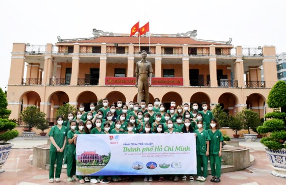 Đoàn y bác sĩ BV Bạch Mai, Trường CĐ Y tế Bạch Mai tham quan Bảo tàng Hồ Chí Minh - Chi nhánh TPHCM ảnh 1