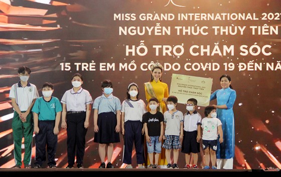 ​Hoa hậu Thùy Tiên hỗ trợ trẻ em mồ côi, người dân khó khăn ngay sau khi về nước ảnh 7