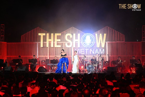 Lê Hiếu, Uyên Linh, Văn Mai Hương, Thùy Chi, Hoàng Yến Chibi trình diễn thăng hoa trong đêm nhạc Đức Trí ảnh 8