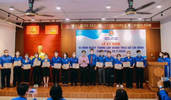 Tuyên dương 45 gương cán bộ trẻ tiêu biểu đoạt Giải thưởng Sao Tháng Ba năm 2022 ảnh 1