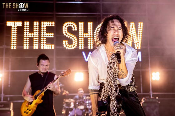 Gần 5.000 khán giả đến với Live concert 'Đường đến ngày vinh quang' của Bức Tường ảnh 4