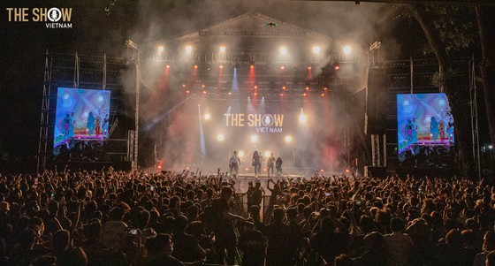 Gần 5.000 khán giả đến với Live concert 'Đường đến ngày vinh quang' của Bức Tường ảnh 11