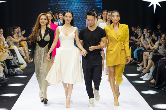 Top 71 Hoa hậu Hoàn vũ Việt Nam 2022 toả sáng cùng 'Vinawoman Fashion Show' ảnh 14