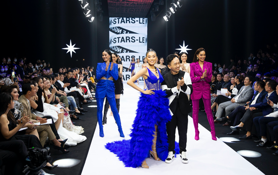 Top 71 Hoa hậu Hoàn vũ Việt Nam 2022 toả sáng cùng 'Vinawoman Fashion Show' ảnh 7