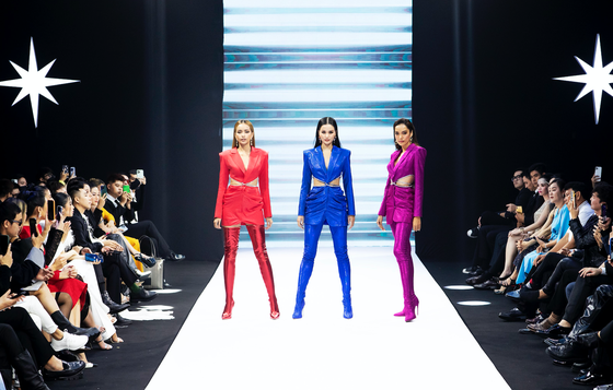Top 71 Hoa hậu Hoàn vũ Việt Nam 2022 toả sáng cùng 'Vinawoman Fashion Show' ảnh 5