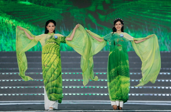 Áo dài được tôn vinh rực rỡ trong Chung khảo Toàn quốc Hoa hậu Thế giới Việt Nam 2022 ảnh 3