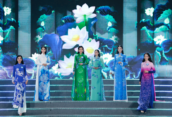 Áo dài được tôn vinh rực rỡ trong Chung khảo Toàn quốc Hoa hậu Thế giới Việt Nam 2022 ảnh 7