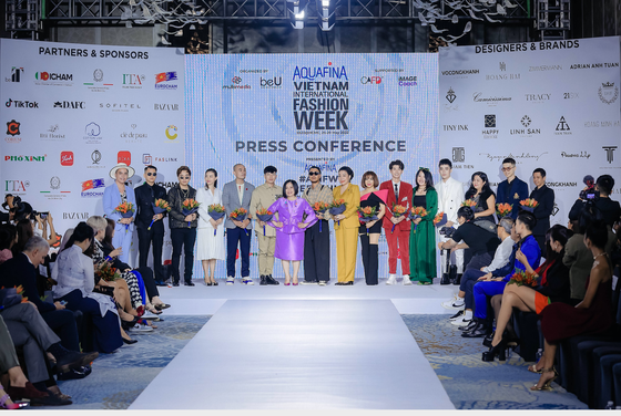 18 nhà thiết kế, thương hiệu thời trang tham gia Tuần lễ Thời trang Quốc tế Việt Nam Xuân Hè 2022 ảnh 1