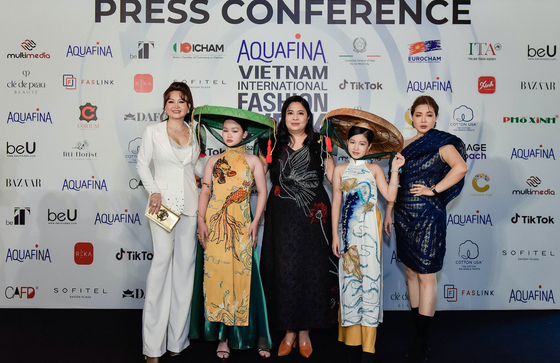 18 nhà thiết kế, thương hiệu thời trang tham gia Tuần lễ Thời trang Quốc tế Việt Nam Xuân Hè 2022 ảnh 7