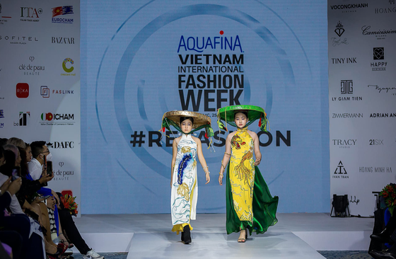 18 nhà thiết kế, thương hiệu thời trang tham gia Tuần lễ Thời trang Quốc tế Việt Nam Xuân Hè 2022 ảnh 6