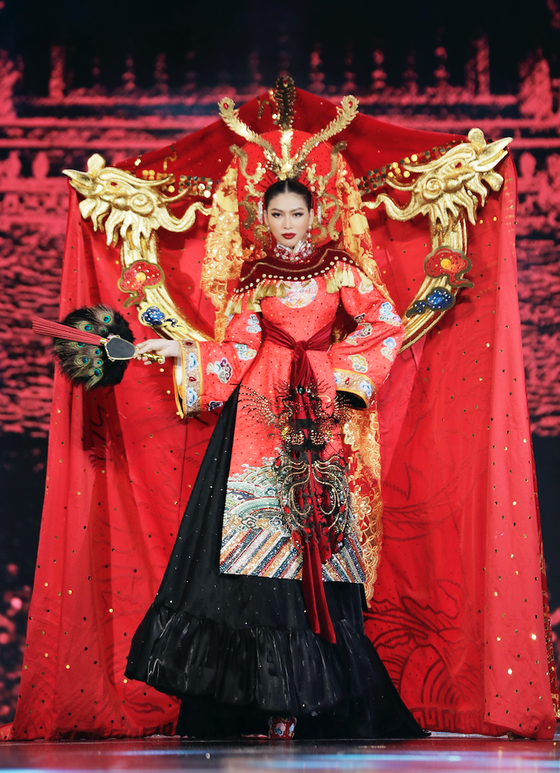 Mãn nhãn trang phục dân tộc cùng Hoa hậu Hoà bình Việt Nam 2022 ảnh 7